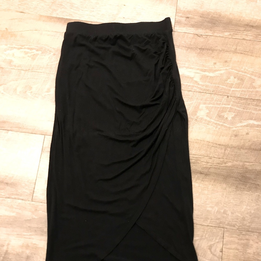 Asymmetric skirt